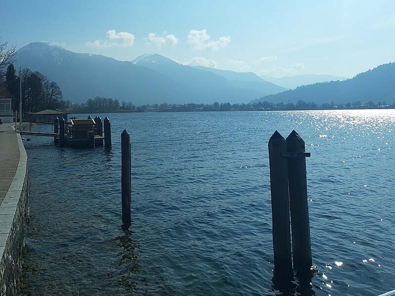 File:Tegernsee, view to Wallberg.jpg