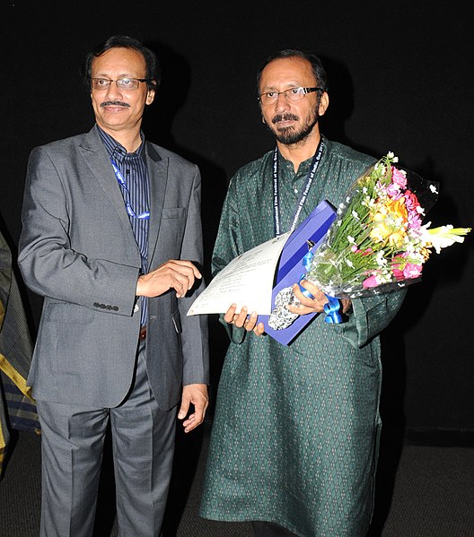 File:The Director, IFFI, Shri Shankar Mohan felicitating the Director, Shri Rajendra Talak, at the special presentation of the Konkani film “O Maria”, during the 42nd International Film Festival of India (IFFI-2011), in Panaji.jpg