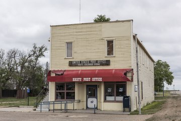 Payl:The_post_office_in_Hasty,_a_tiny_town_in_Bent_County,_Colorado_LCCN2015632239.tif