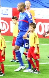 Henry entra in campo prima di Paesi Bassi-Francia al campionato d'Europa 2008