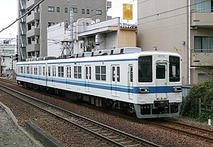 東あずま - 亀戸水神間を走行する電車 （2011年12月23日）