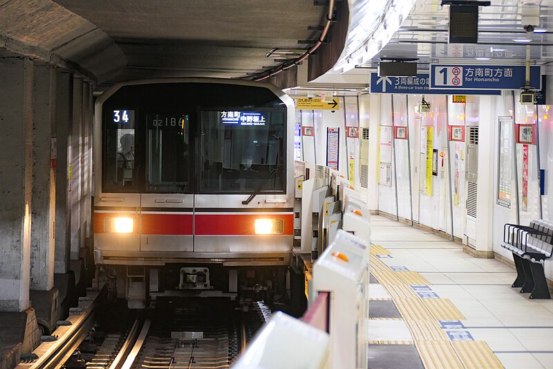 File:Tokyo-Metro Series02-186.jpg