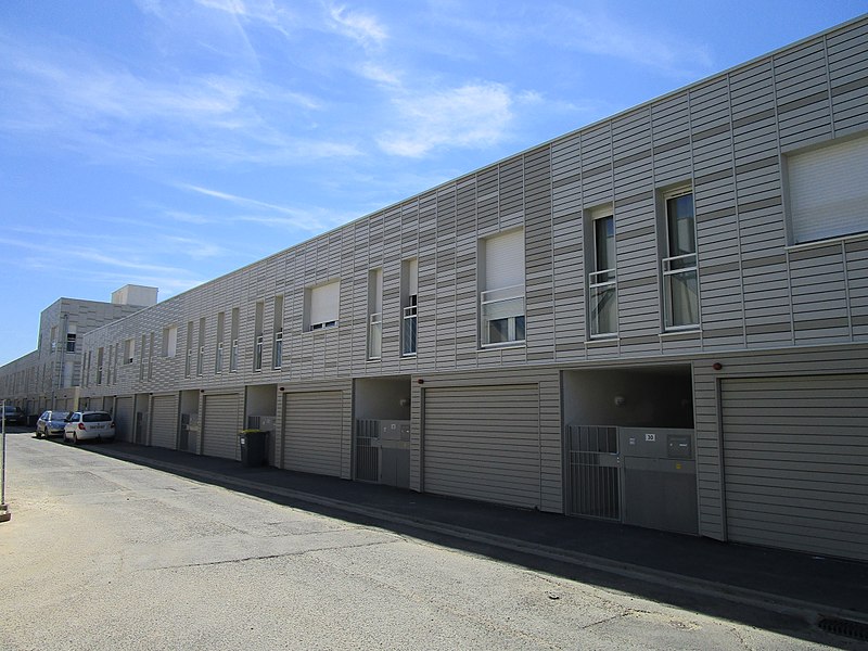 File:Tours Monconseil maisons bois.jpg