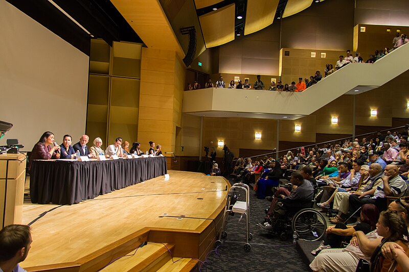 File:Town Hall on Charleena Lyles (35206391890).jpg