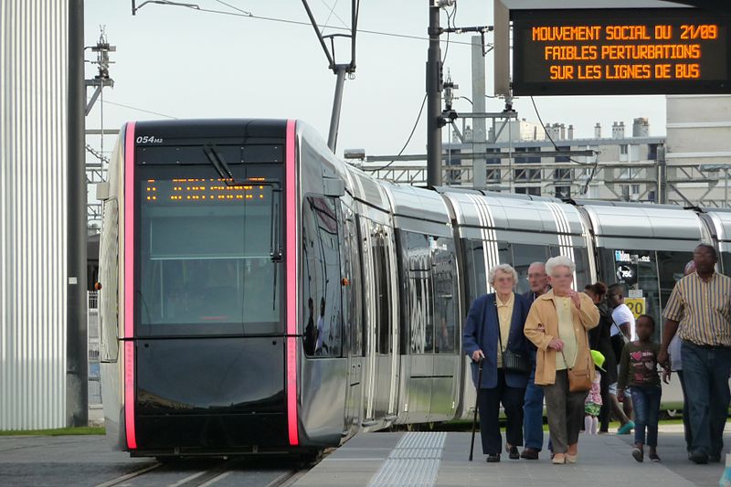 File:Tramway de Tours 03.JPG