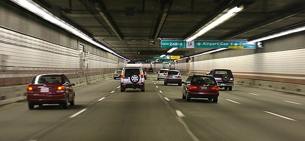 通往市中心的隧道