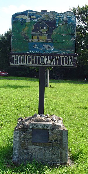 File:UK Houghton Wyton.jpg