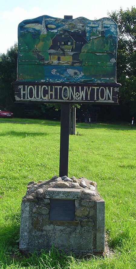 UK Houghton Wyton.jpg