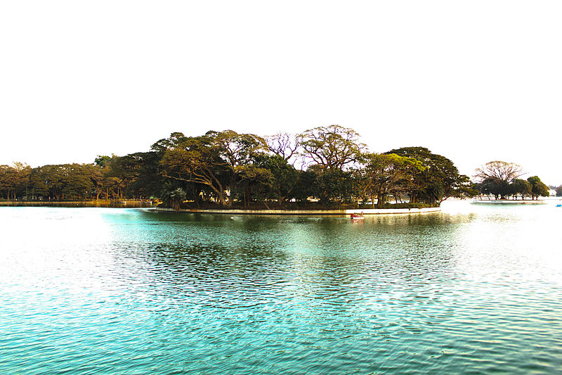 File:Ulsoor lake (5392925868).jpg