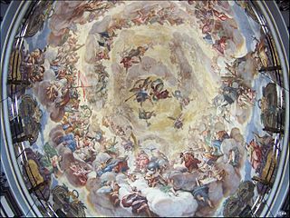 Foto de la cúpula de la Basílica donde se ven claramente los frecos de Palomino.