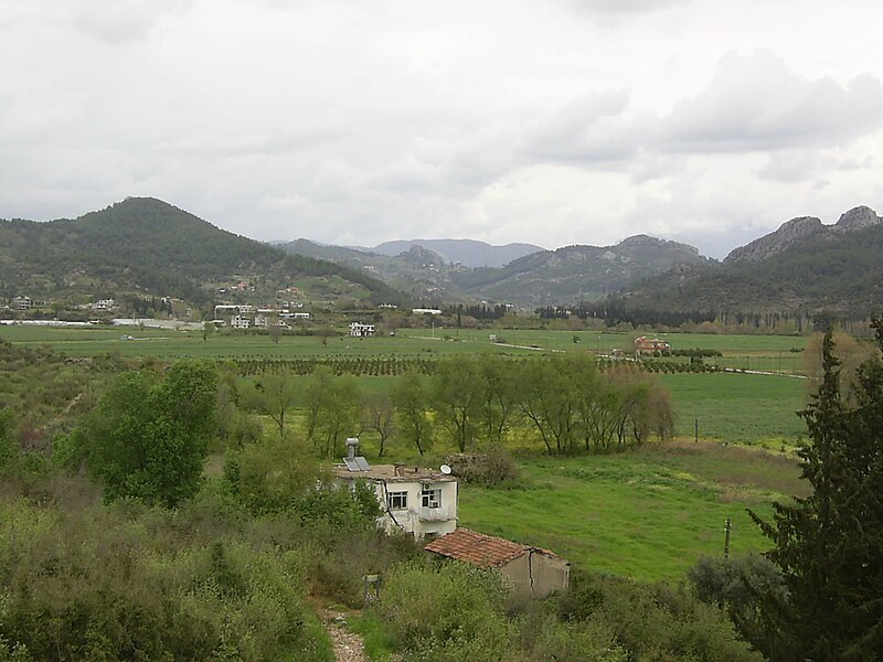 File:Valle en Aspendos - panoramio.jpg