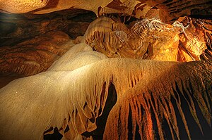 Пещера Васс Имре к северу от Йошвафу