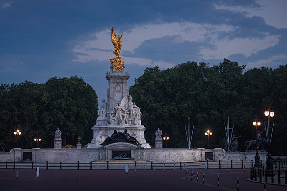 Victoria Memorial, London, in the morning.