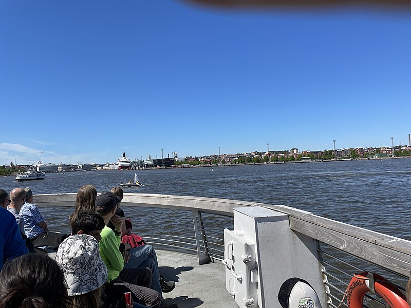 File:View to Katajanokka from a Suomenlinna ferry.jpg