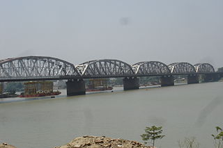 Vivekananda Setu Road and railway bridge