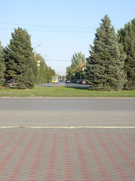 File:Volzhskiy - Engels street intersection with Lenin avenue.jpeg