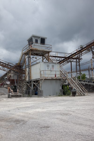 File:Vulcan Materials Company limestone quarry, Tuscumbia, Alabama LCCN2010641224.tif