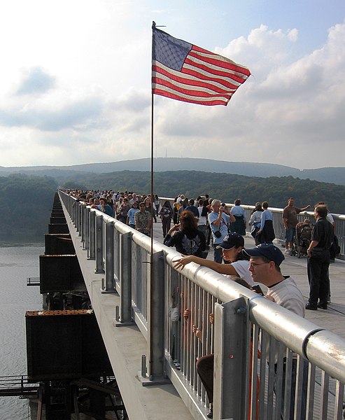 File:Walkway over the Hudson opening day.JPG