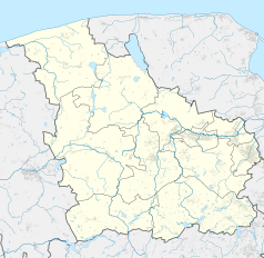 Mapa konturowa powiatu wejherowskiego, u góry nieco na lewo znajduje się owalna plamka nieco zaostrzona i wystająca na lewo w swoim dolnym rogu z opisem „Jezioro Choczewskie”
