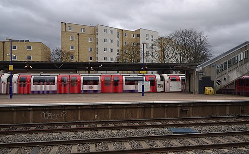 West Ruislip station MMB 26 1992-Stock