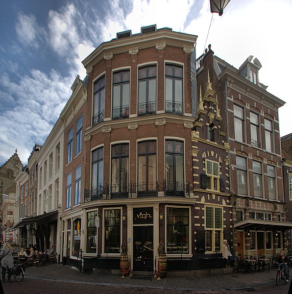 File:Wiki takes Haarlem - hoekpand Grote Markt 4.jpg