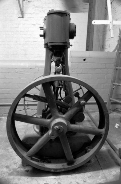 File:Wilderspool Brewery - steam engine - geograph.org.uk - 2178367.jpg