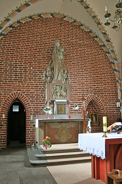 File:Zamek Bierzgłowski chapel altar.jpg