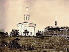 Gorodok. Catedral de la Asunción (Uspenski) y la iglesia de madera de la Santa Teofanía. 1899