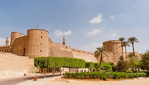 أحد Zitadelle Kairo (Historisches Kairo; UNESCO-Welterbe in Ägypten).اسوار قلعة صلاح الدين الأيوبي - القاهرة