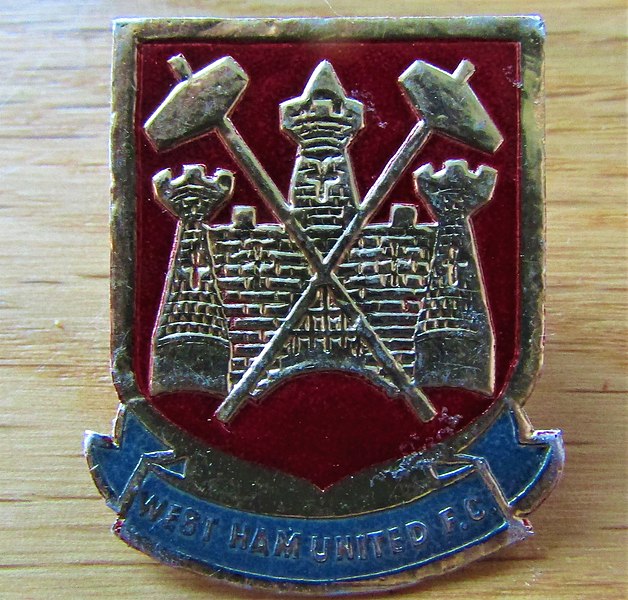 File:-2019-08-19 West Ham United F.C. football Pin badge.JPG