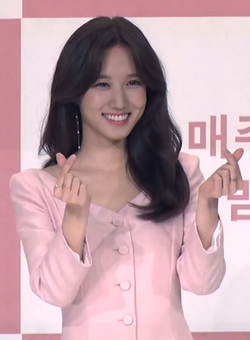 Park Eun-bin wearing pink dress and posing for the camera in August 2018