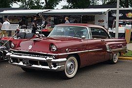 Le coupé Monterey de 1955 est assez proche de la Ford Victoria...