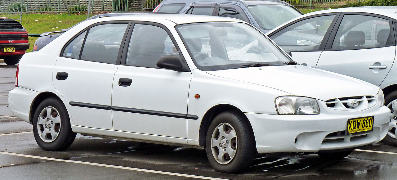 Image of 2000-2003 Hyundai Accent (LC) GL 5-door hatchback 02