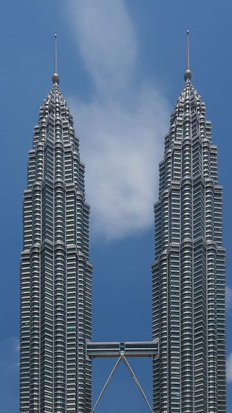 File:2016 Kuala Lumpur, Petronas Towers (29).jpg