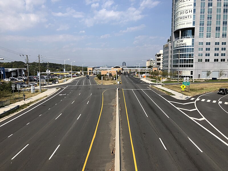 File:2019-10-02 11 21 51 View west along Virginia State Route 7 (Leesburg Pike) from the overpass for Virginia State Route 123 (Chain Bridge Road) in Tysons Corner, Fairfax County, Virginia.jpg