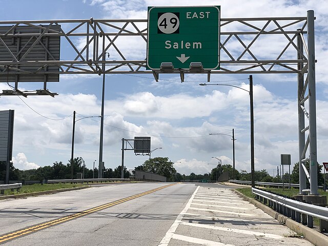 View east at the west end of Route 49 at I-295/US 40/US 130 in Pennsville