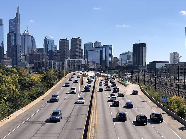 I-76 (Schuylkill Expressway) eastbound at I-676/US 30 (Vine Street Expressway) in Center City, Pennsylvania