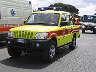 Mahindra Scorpio -jeeppi italialaisena viranomaisajoneuvona (2007).