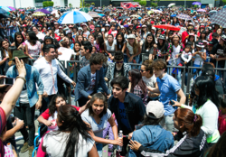 Mateo and the Mexican boyband CD9 at an autograph-signing event in Ecatepec, Mexico, April 2015 AM CD9 Firma Mexico.png