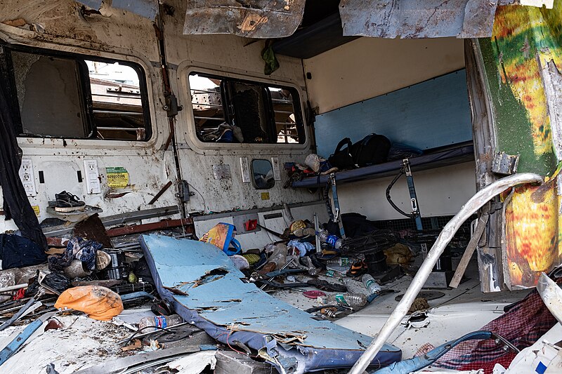 File:A scene from interior part of inverted Coromandel coach after the tragic accident.jpg