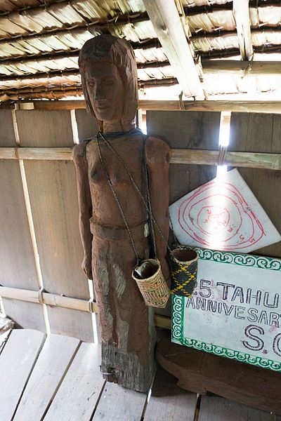 File:Aboriginal Sarawak carving of woman (29581850862).jpg