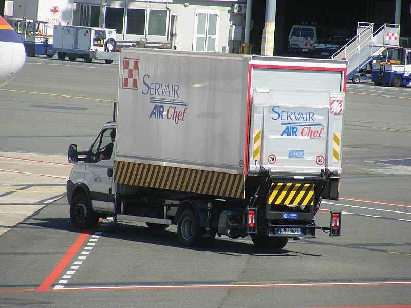 File:Aeroporto di Firenze - Iveco catering vehicle of Servair Airchef.jpg