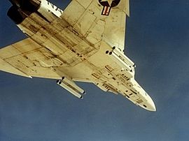 pruebas de cabezas de misiles para capturar y rastrear objetivos del caza F-4 del 5º escuadrón de pruebas de la Marina de los EE. UU.