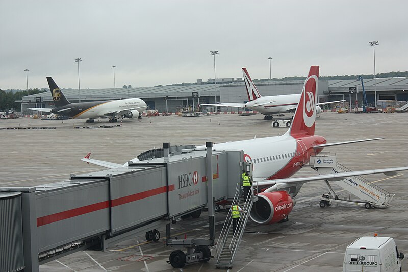 File:Air Berlin (D-ABGO), Stansted, July 2010 (01).JPG