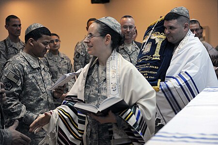 Tập_tin:Air_Force_Jewish_Chaplain_(Capt.)_Sarah_Schechter_-_Iraq.jpg