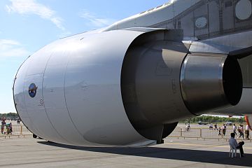 El Pratt & Whitney PW4000 té un escapament no mixt més convencional.