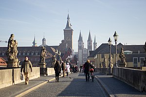 Alte Mainbrücke: Geschichte, Konstruktion, Brückenstatuen