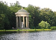 Gloriette denominata il Tempio d'Apollo nel parco di Nymphenbourg a Monaco di Baviera