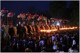 Pooram au Temple d'Arattupuzha, dans le District de Thrissur.