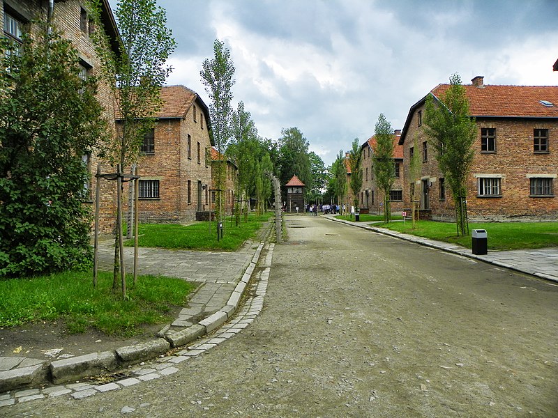 File:Auschwitz I - Birkenau, Oświęcim, Polonia - panoramio (5).jpg